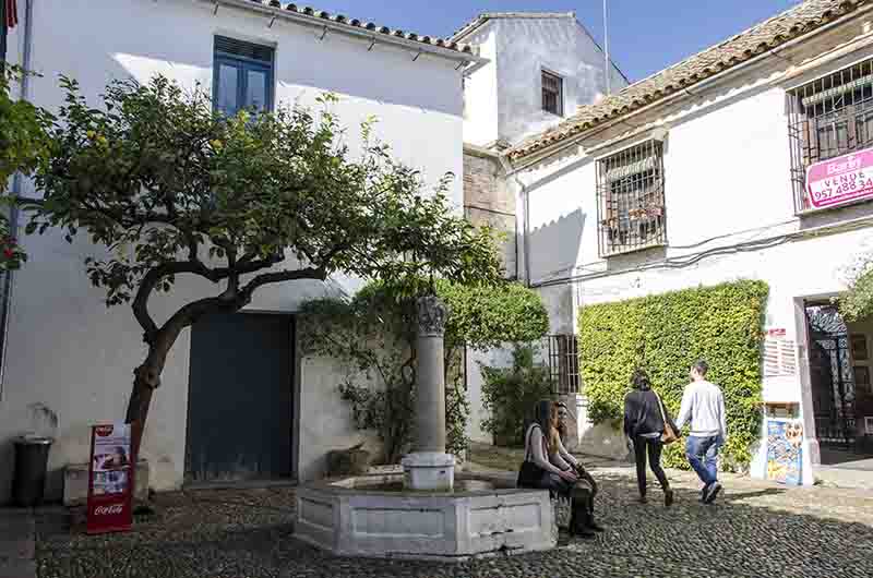 Córdoba 135 - la Juderia - plaza.jpg